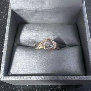 Women’s Diamond Ring